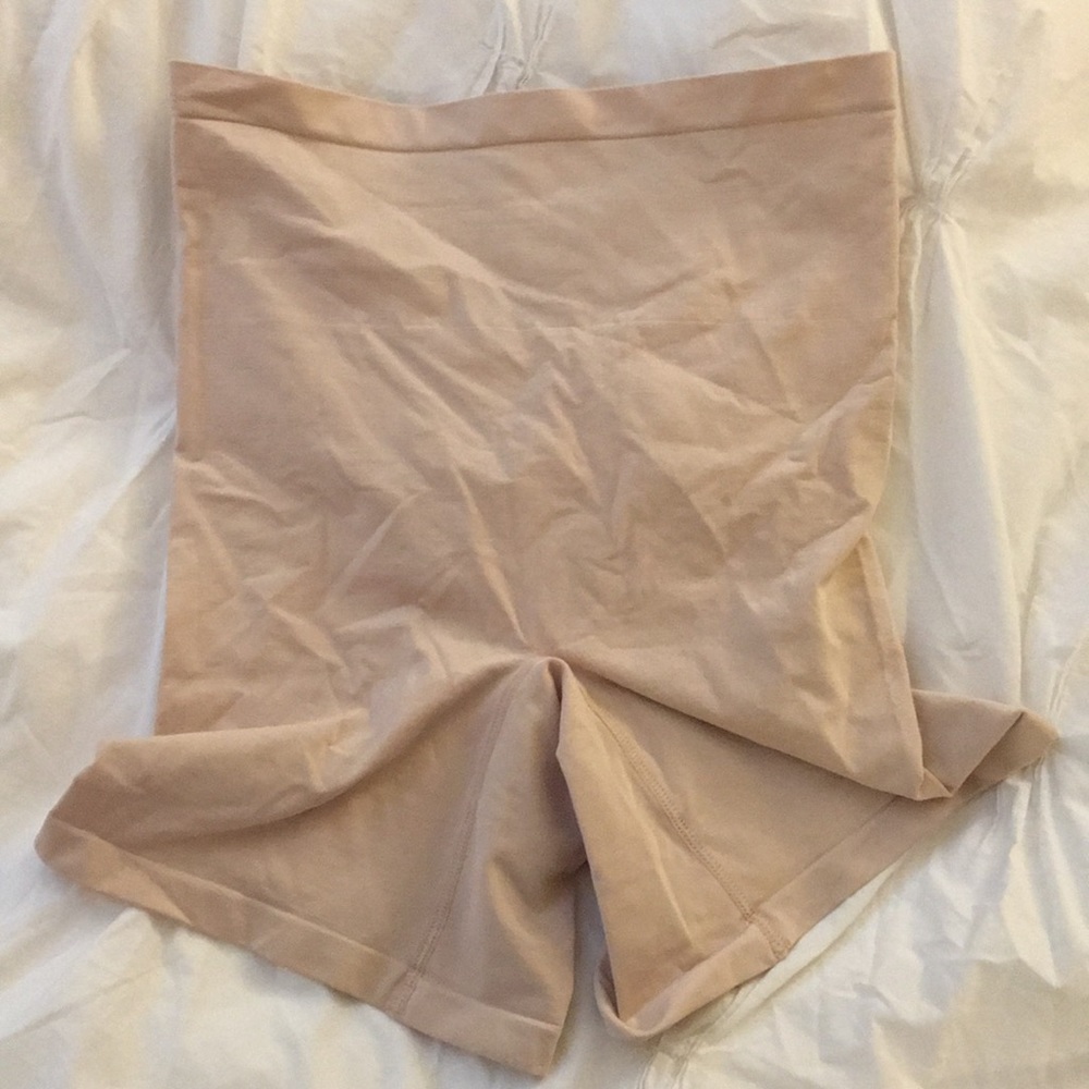 H&M scrunch butt shaper